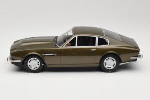 Aston Martin DBS Olive Verde CMR 1:18 CMR003 Pressofusione — immagine 3 di 6