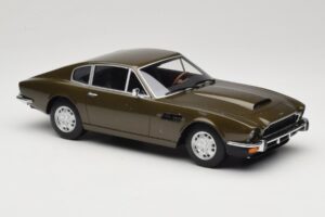 Aston Martin DBS Olive Verde CMR 1:18 CMR003 Pressofusione — immagine 4 di 6