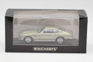 Aston Martin DBS Verde Argento Metallizzato Minichamps 1:43 400137600 Pressofusione — immagine 4 di 4