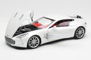 Aston Martin One-77 Morning Frost Bianco AUTOart 1:18 70244 Pressofusione — immagine 2 di 8