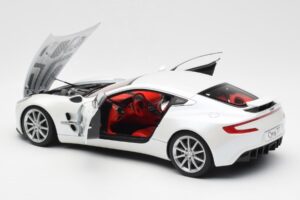 Aston Martin One-77 Morning Frost Bianco AUTOart 1:18 70244 Pressofusione — immagine 5 di 8