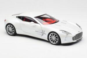Aston Martin One-77 Morning Frost Bianco AUTOart 1:18 70244 Pressofusione — immagine 6 di 8