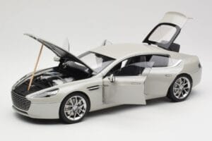 Aston Martin Rapide S Silver Fox AUTOart 1:18 70258 Pressofusione — immagine 2 di 8