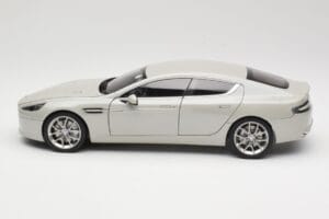 Aston Martin Rapide S Silver Fox AUTOart 1:18 70258 Pressofusione — immagine 4 di 8