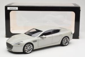 Aston Martin Rapide S Silver Fox AUTOart 1:18 70258 Pressofusione — immagine 8 di 8