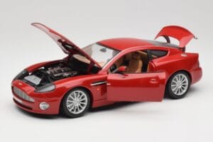 Aston Martin V12 Vanquish Rosso Bburago 1:18 34063 Pressofusione — immagine 2 di 8
