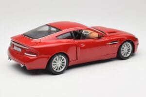 Aston Martin V12 Vanquish Rosso Bburago 1:18 34063 Pressofusione — immagine 3 di 8