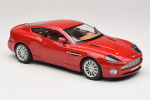 Aston Martin V12 Vanquish Rosso Bburago 1:18 33334063 Pressofusione — immagine 6 di 8
