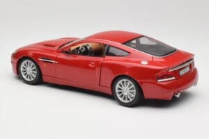 Aston Martin V12 Vanquish Rosso Bburago 1:18 34063 Pressofusione — immagine 7 di 8