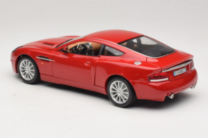 Aston Martin V12 Vanquish Rosso Bburago 1:18 33334063 Pressofusione — immagine 7 di 8