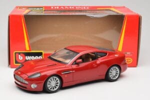 Aston Martin V12 Vanquish Rosso Bburago 1:18 34063 Pressofusione — immagine 8 di 8