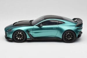 Aston Martin V12 Vantage Racing Green GT Spirit 1:18 GT922 Resina — immagine 3 di 6