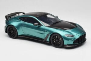 Aston Martin V12 Vantage Racing Green GT Spirit 1:18 GT922 Resina — immagine 4 di 6