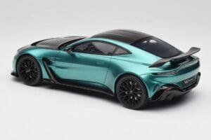 Aston Martin V12 Vantage Racing Green GT Spirit 1:18 GT922 Resina — immagine 5 di 6