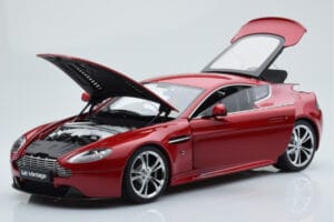 Aston Martin V12 Vantage Rosso AUTOart 1:18 70208 Pressofusione — immagine 2 di 8