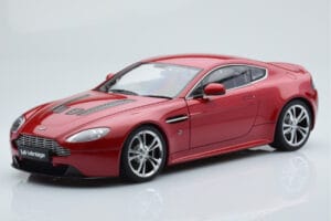 Aston Martin V12 Vantage Rosso AUTOart 1:18 70208 Pressofusione
