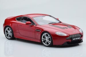 Aston Martin V12 Vantage Rosso AUTOart 1:18 70208 Pressofusione — immagine 6 di 8