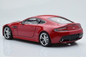 Aston Martin V12 Vantage Rosso AUTOart 1:18 70208 Pressofusione — immagine 7 di 8