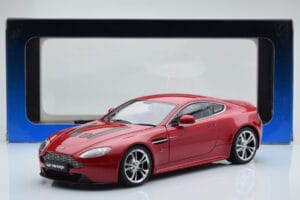 Aston Martin V12 Vantage Rosso AUTOart 1:18 70208 Pressofusione — immagine 8 di 8