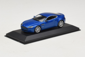 Aston Martin V8 Vantage Blue Metallic Minichamps 1:43 400137422 Pressofusione — immagine 2 di 4