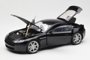 Aston Martin V8 Vantage Onyx Nero AUTOart 1:18 70202 Pressofusione — immagine 2 di 8