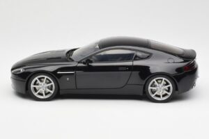 Aston Martin V8 Vantage Onyx Nero AUTOart 1:18 70202 Pressofusione — immagine 4 di 8