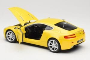 Aston Martin V8 Vantage Giallo Hot Wheels 1:18 G7159 Pressofusione — immagine 5 di 8