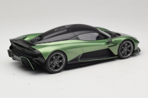 Aston Martin Valhalla Iridescent Emerald Green GT Spirit 1:18 GT558 Resina — immagine 2 di 6
