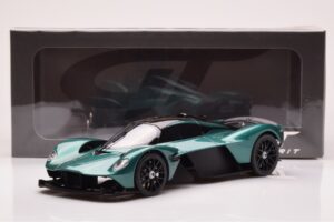 Aston Martin Valkyrie Racing Green GT Spirit 1:18 GT435 Resina — immagine 6 di 6