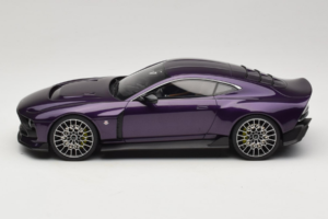 Aston Martin Valour Blu Scuro GT Spirit 1:18 GT944 Resina — immagine 3 di 6