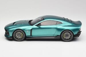 Aston Martin Valour Racing Green GT Spirit 1:18 GT480 Resina — immagine 3 di 6
