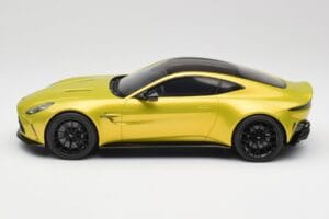 Aston Martin Vantage Cosmopolitan Yellow GT Spirit 1:18 GT514 Resina — immagine 3 di 6