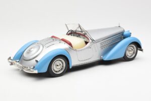 Audi 225 Front Roadster Blu Argento CMC 1:18 M-075B Pressofusione — immagine 2 di 6