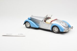 Audi 225 Front Roadster Blu Argento CMC 1:18 M-075B Pressofusione — immagine 5 di 6