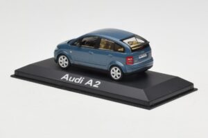Audi A2 Blue Metallic Minichamps 1:43 20022200748005 Pressofusione — immagine 3 di 4