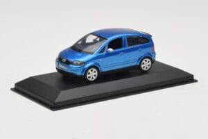 Audi A2 Light Blue Metallic Minichamps 1:43 AUDI007 Pressofusione — immagine 2 di 4