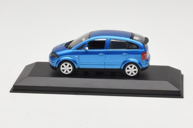 Audi A2 Light Blue Metallic Minichamps 1:43 AUDI007 Pressofusione