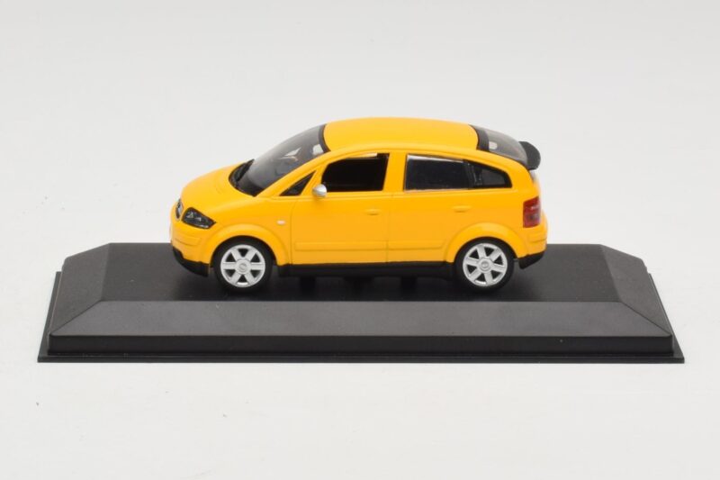Audi A2 8Z Giallo Minichamps 1:43 AUDI005 Pressofusione