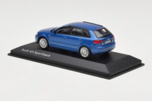 Audi A3 8P Sportback Mauritius Blue Minichamps 1:43 5010403033 Pressofusione — immagine 3 di 4