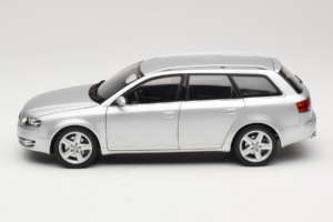 Audi A4 B7 3.2 Quattro Avant Argento Minichamps 1:18 5010404215 Pressofusione — immagine 4 di 8