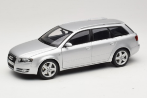 Audi A4 B7 3.2 Quattro Avant Argento Minichamps 1:18 5010404215 Pressofusione