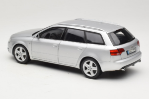 Audi A4 B7 3.2 Quattro Avant Argento Minichamps 1:18 5010404215 Pressofusione — immagine 7 di 8