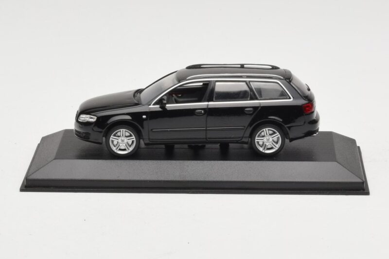 Audi A4 B7 Avant Nero Minichamps 1:43 Audi A4 B7 Avant Nero Minichamps 1:43 AUDI008 Pressofusione