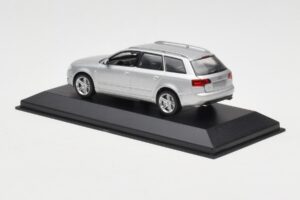 Audi A4 B7 Avant Argento Minichamps 1:43 AUDI009 Pressofusione — immagine 3 di 4