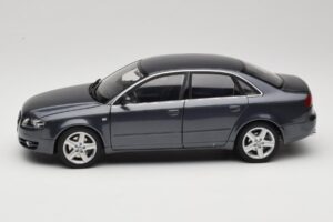 Audi A4 B7 Grigio Metallizzato Minichamps 1:18 100014400 Pressofusione — immagine 4 di 8