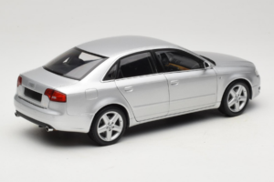 Audi A4 B7 Argento Minichamps 1:18 100014402 Pressofusione — immagine 3 di 8