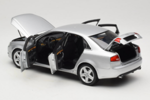 Audi A4 B7 Argento Minichamps 1:18 100014402 Pressofusione — immagine 5 di 8