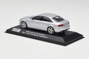 Audi A4 B8 3.2 Quattro Ice Argento Minichamps 1:43 5010704113 Pressofusione — immagine 3 di 4