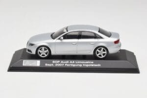 Audi A4 B8 3.2 Quattro Ice Argento Minichamps 1:43 5010704113 Pressofusione