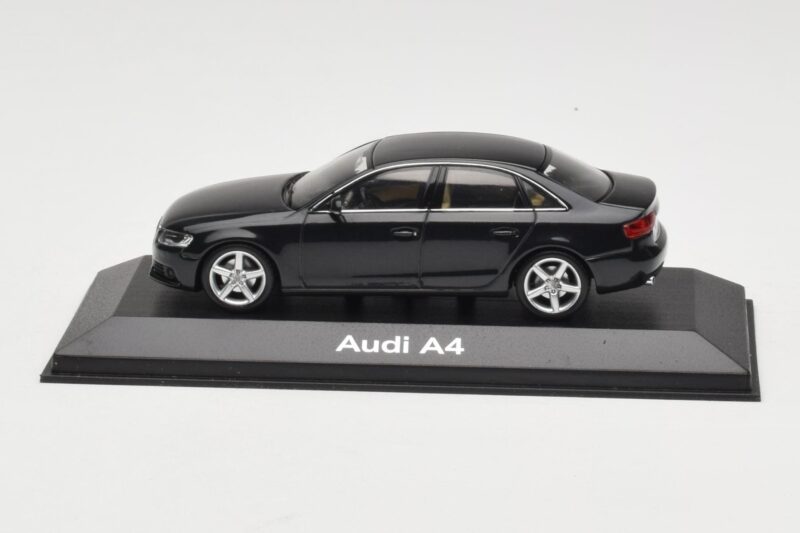 Audi A4 B8 3.2 Quattro Phantom Black Minichamps 1:43 5010704133 Pressofusione